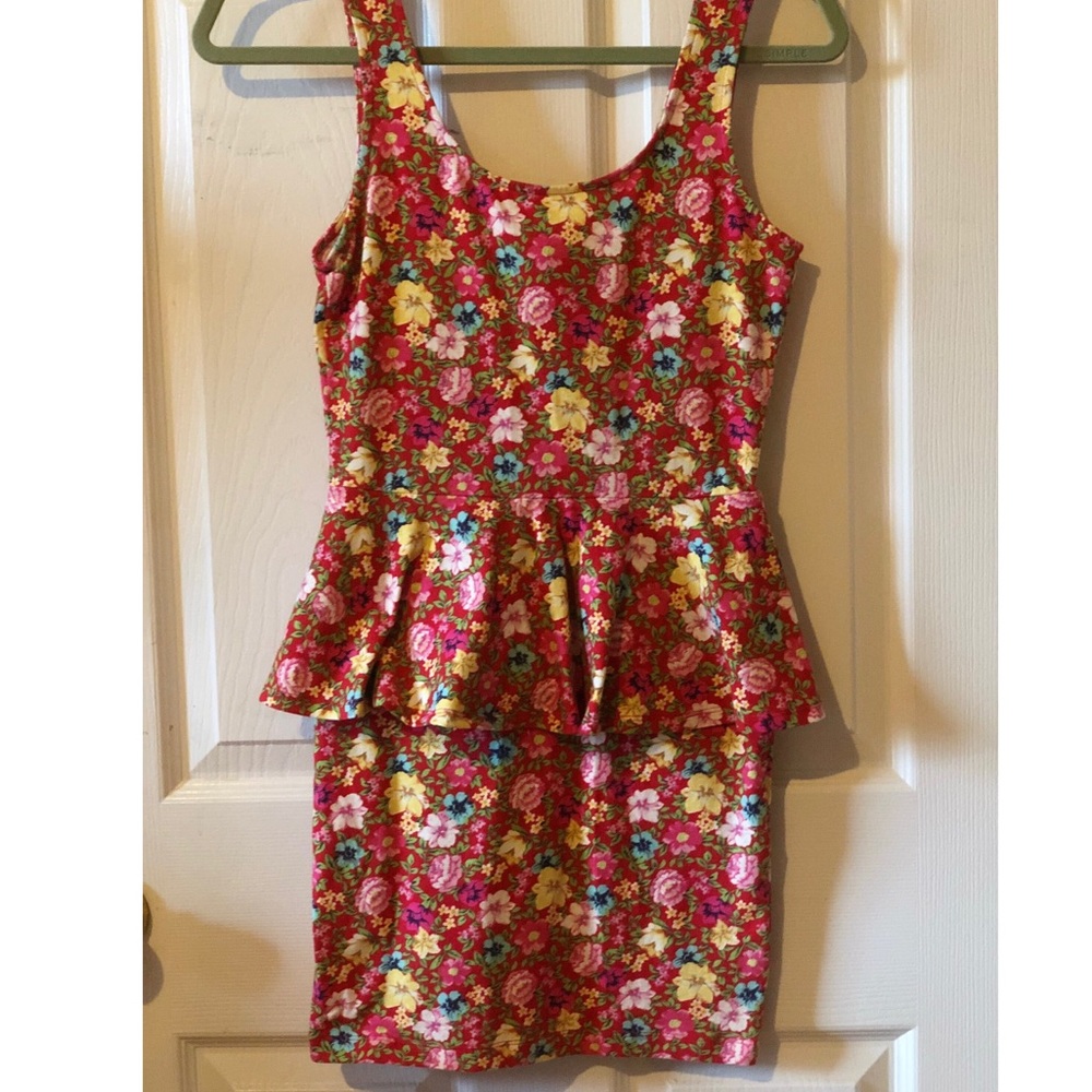 Flower designed peplum dress